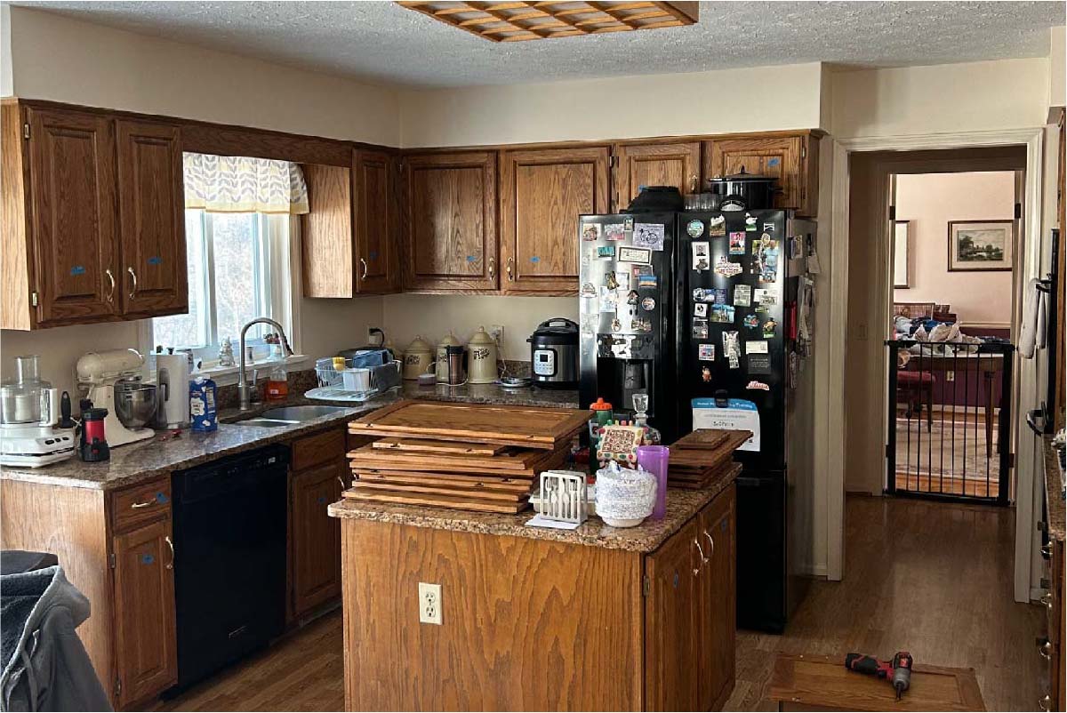 Before picture of the full view of the kitchen